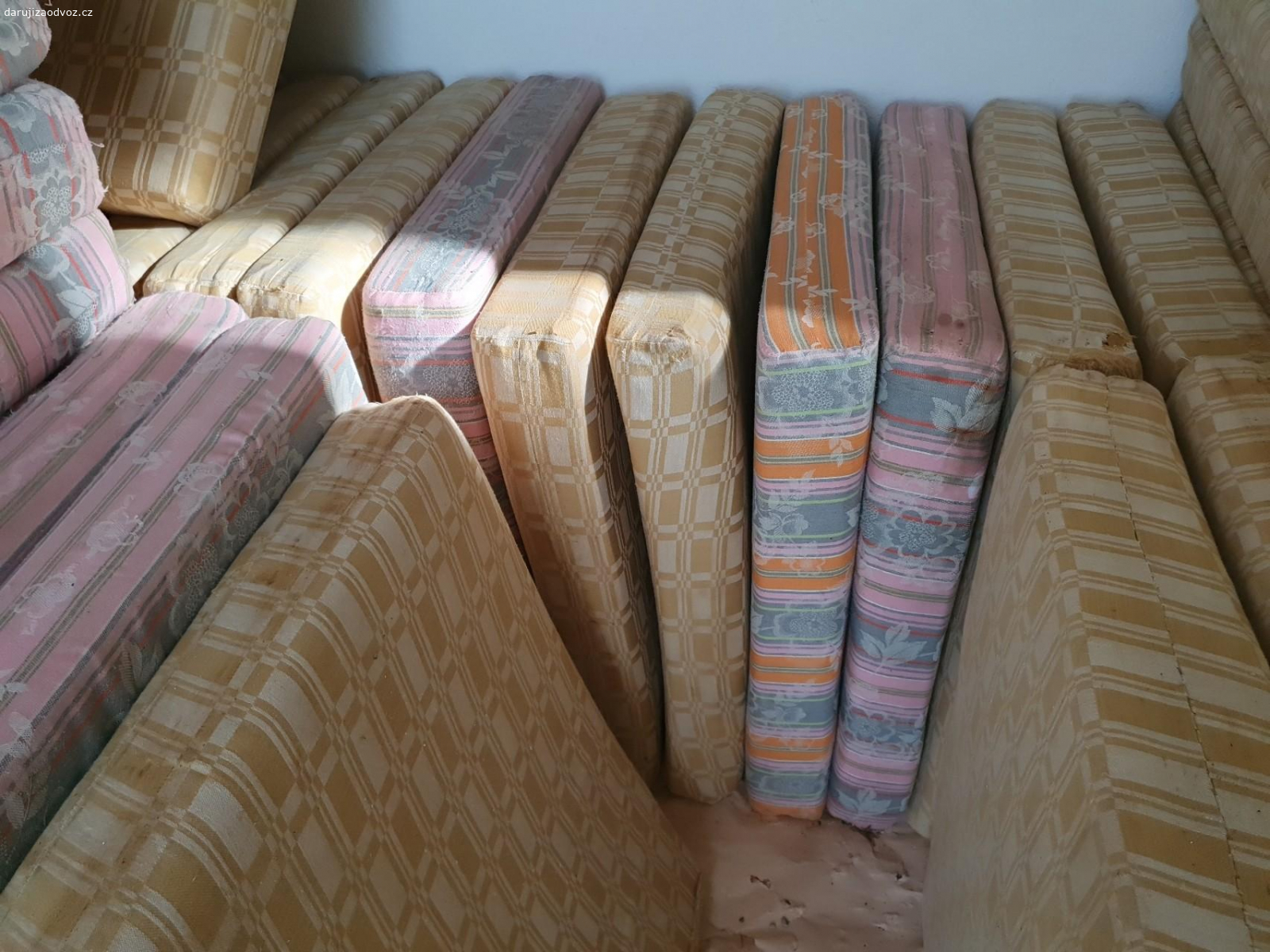 100ks matrace. v dobrém stavu, molitanové