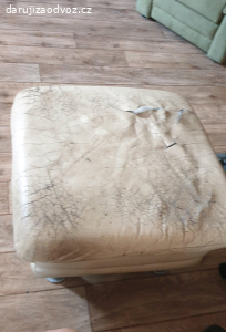 2 kožená křesla a stolička pod nohy