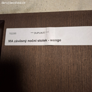 2 ks dřevěné závěsné noční stolky/poličky