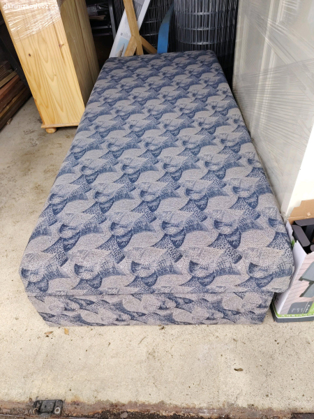 2 ks - lůžko s úložným prostorem