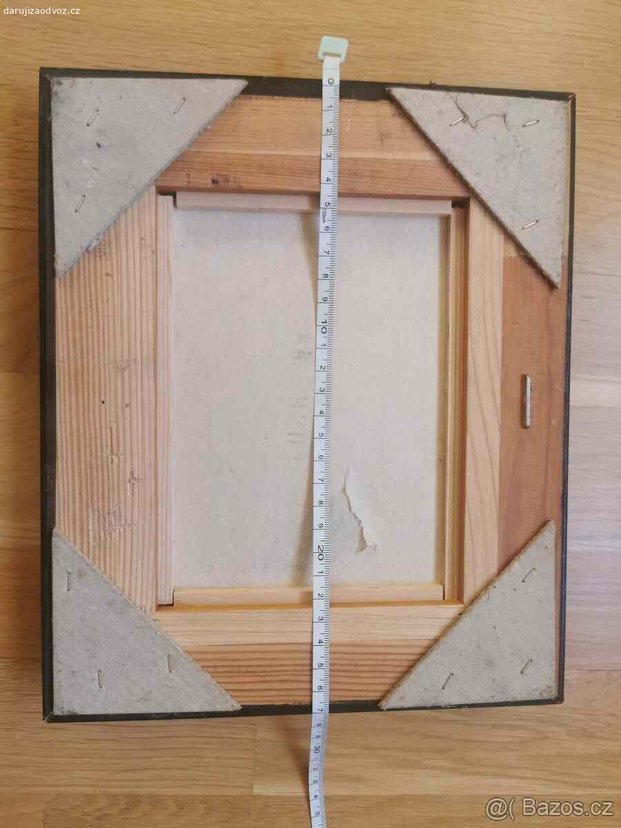 2 obrazy. Větší ještě zabalený ve folii. Za čokoládu a víno