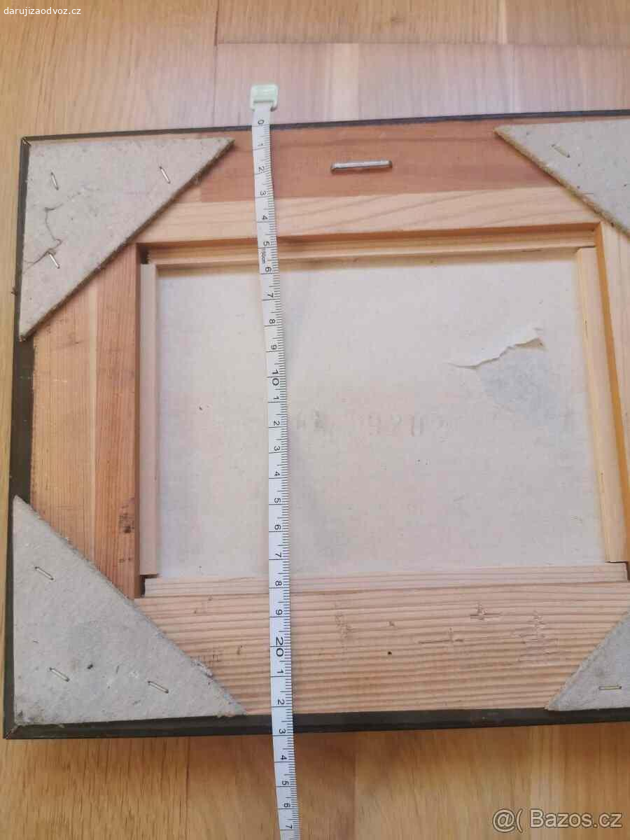 2 obrazy. Větší ještě zabalený ve folii. Za čokoládu a víno