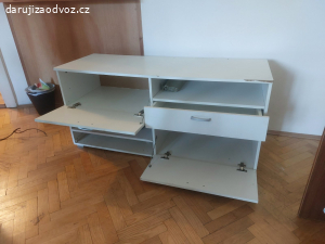 2 skříňky vhodné např. do obýváku