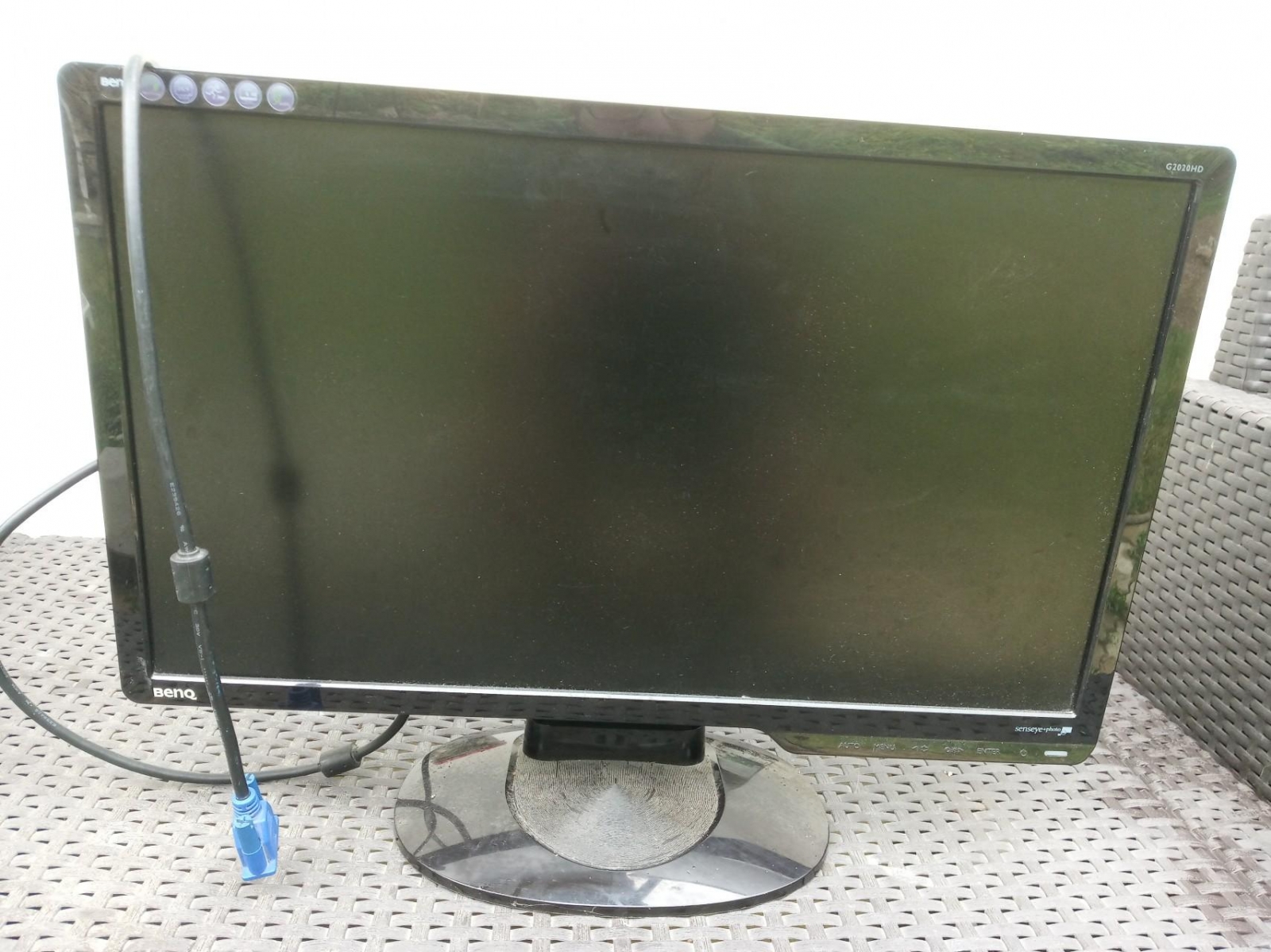 20“ monitor BENQ G2020HD. funkční monitor BENQ 2020HD včetně VGA kabelu (nelze odpojit),