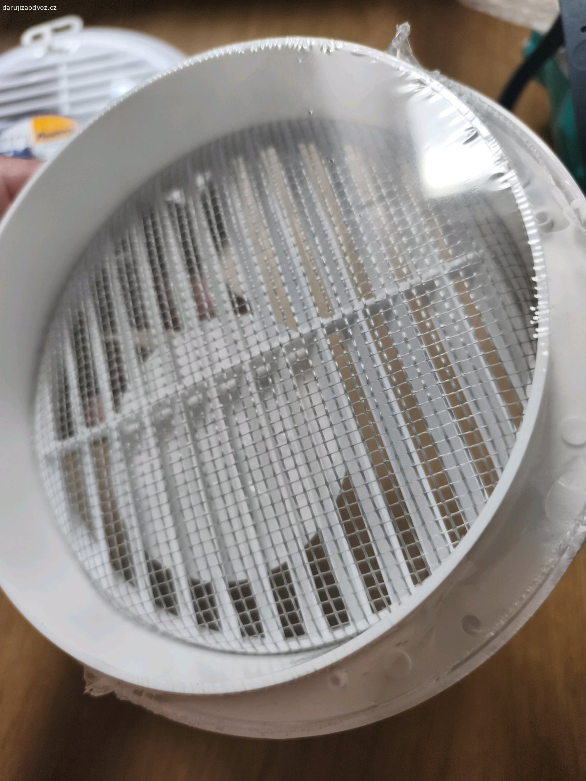2ks Ventilační systém kryt?. Nabízím 2ks ventilačního systému. nové zabalené, vše na foto. 
osobní odběr Herink případně okolí po domluvě.