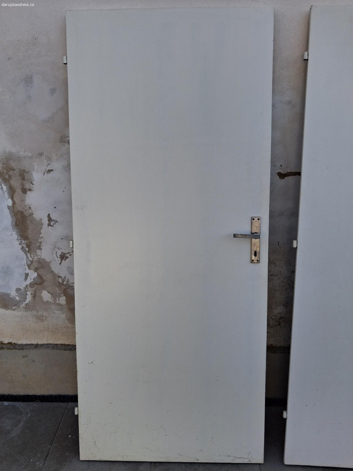 2x dveře 80L. dvoje dveře 80 levé, 1x s klíčem, lehce ošoupaný roh