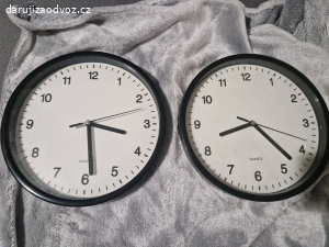 2x nastenne hodiny