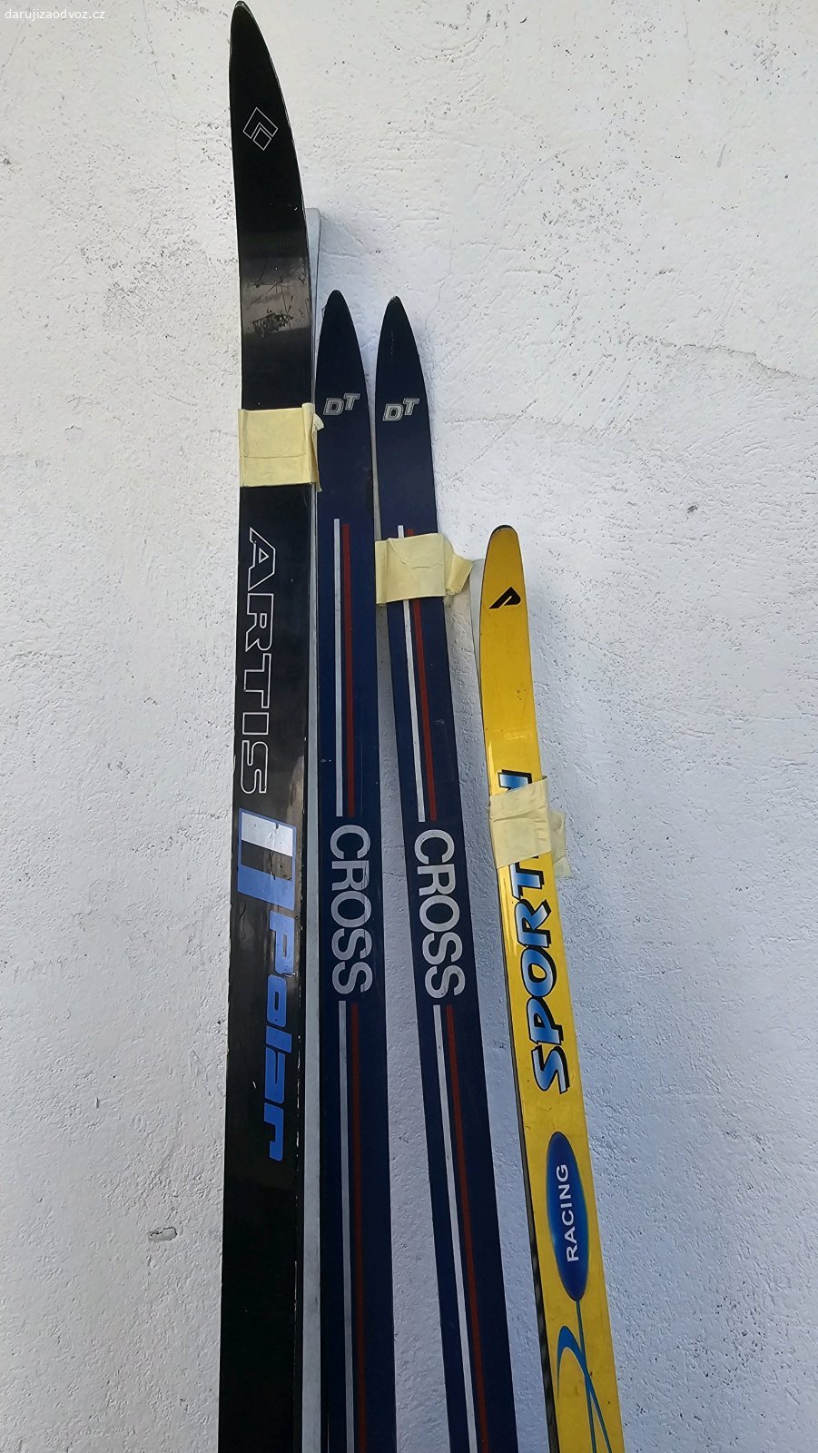 3 páry retro běžek za odvoz. Artis Polar cca 200 cm,  Cross by Pale Austria cca 195 cm a Sporten Laser cca 175 cm. Bez bot. Osobni odběr Škvorec (Praha východ). Preferuji zájemce o všechny 3 páry najednou. Stav dle foto (často používané).
