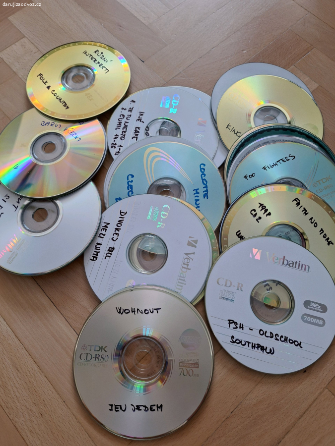 35 vypálených CD