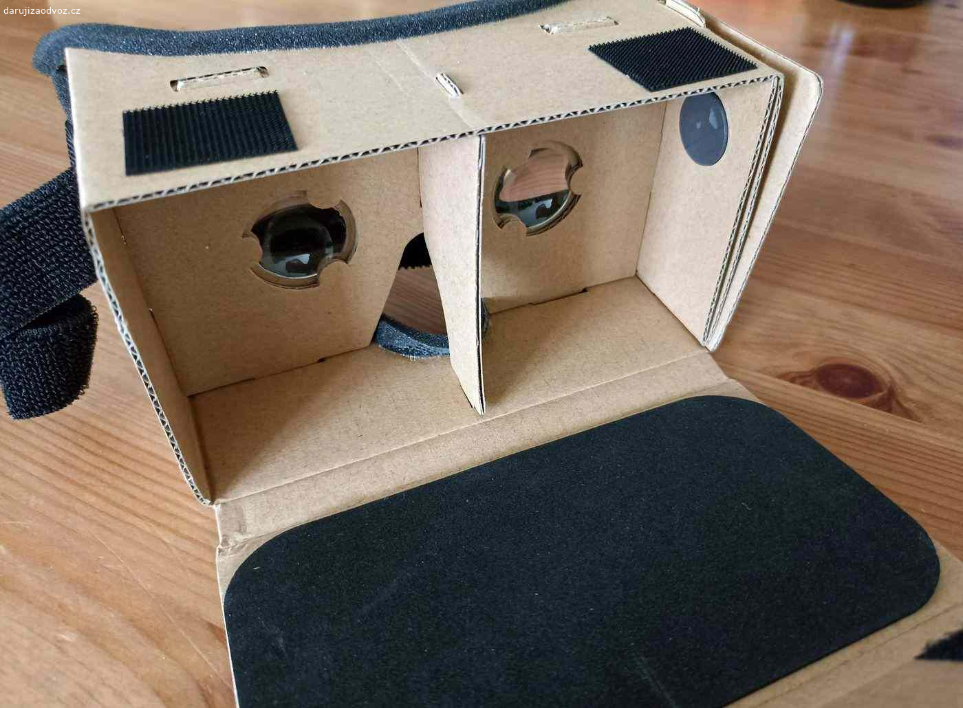 3D Brýle cardboard virtuální realita. K vyzkoušení zábavného světa virtuální reality není nutně potřeba investovat do drahých brýlí pro VR. Google za účelem vyzkoušení této technologie budoucnosti představil koncept Cardboard. O co jde a jak si díky němu VR snadno vyzkoušet?
V případě zasílání platí taxa 15 Kč za balné a 89 Kč Zásilkovna.