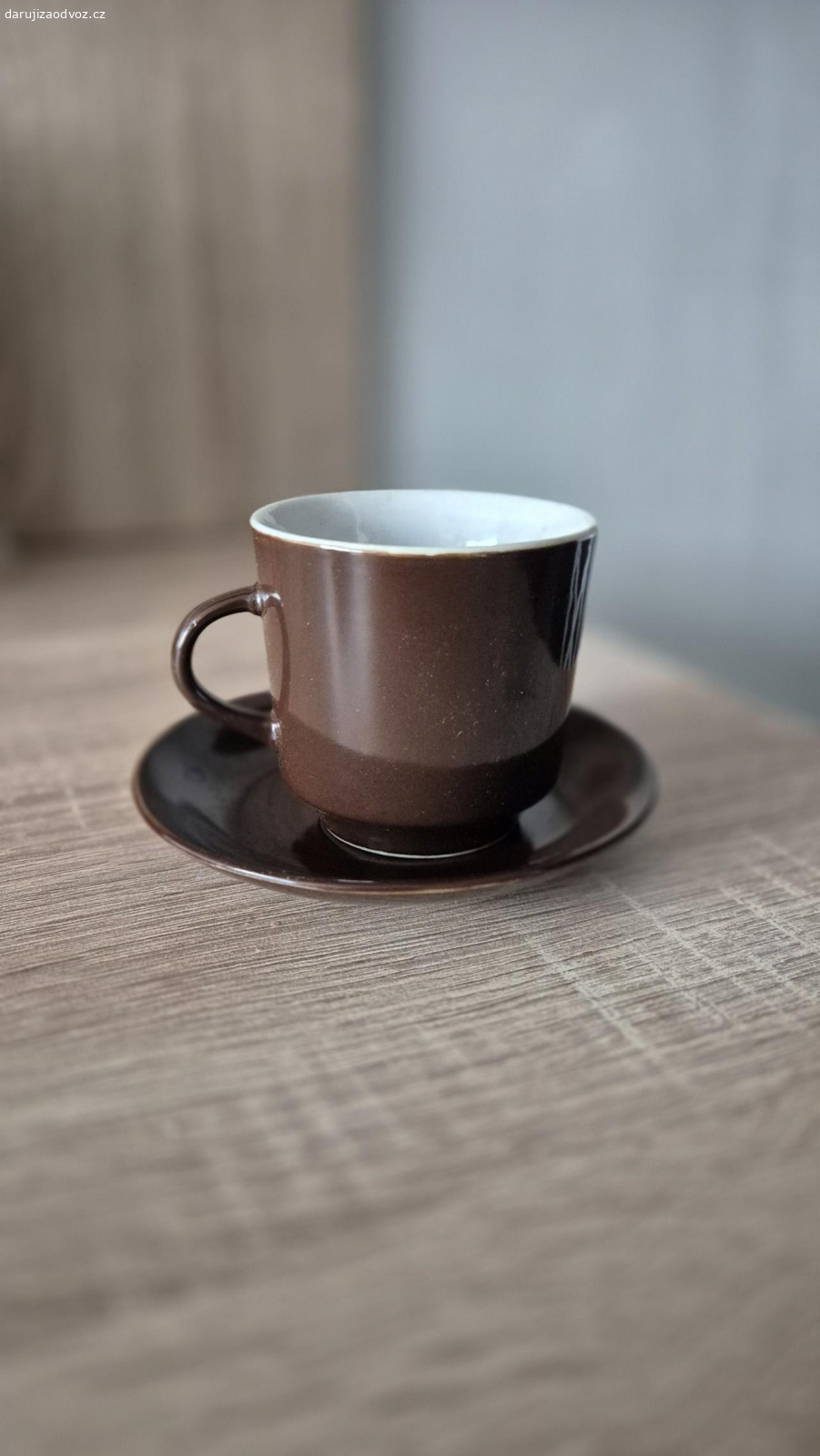 3x hnědý hrnek s podšálkem. 3x hnědý hrnek na kávu s podšálkem.
Předání Praha 8 Bohnice, konečná autobusu 200, Sídliště Bohnice