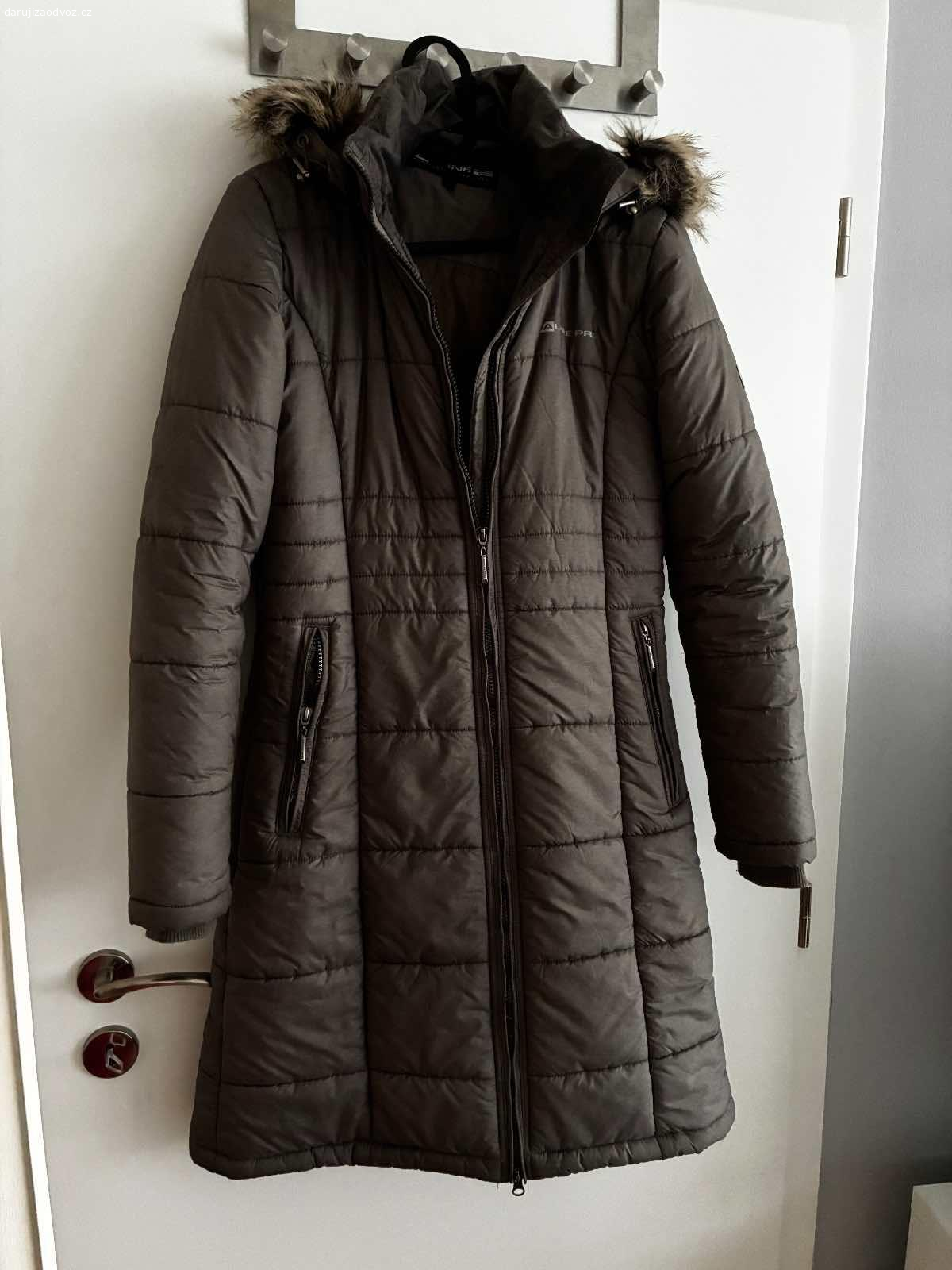 3x kabát zimní + parka. 2x dámský zimní kabát super stav.
Alpine pro + Esmara.
1x parka.

Neposílám.