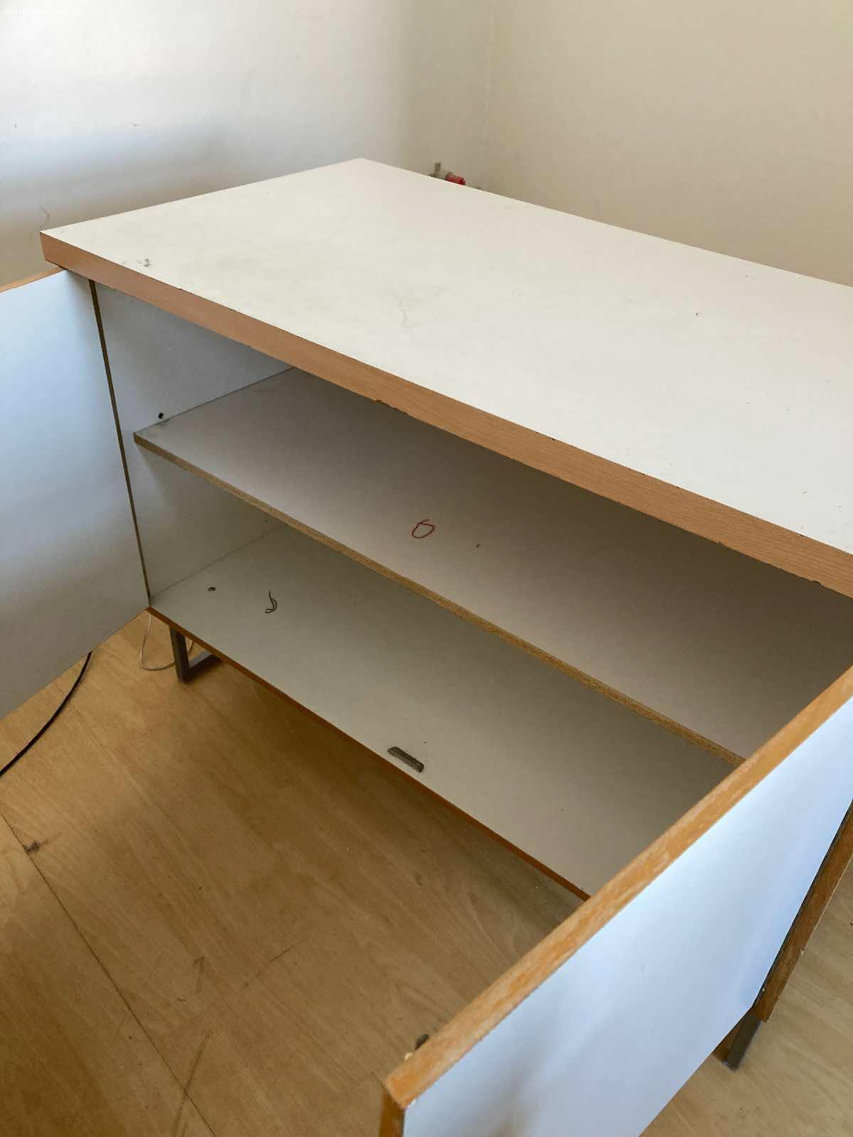 3x skříně/komody do dílny, skladu nebo garáže. Zachovalé bílé skříně/komody do dílny, garáže nebo skladu. Těžké dřevo, stabilní kovový podstavec.
Skříně jsou celkem tři.

Š121 V90 H50

Skříně nebudou rozebrané, buď odvoz v celku či vlastní rozmontování.