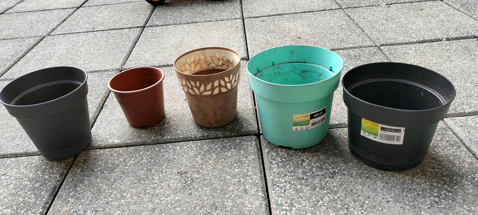 5 ks plastových kvetináčov. použité, väčšie priemery