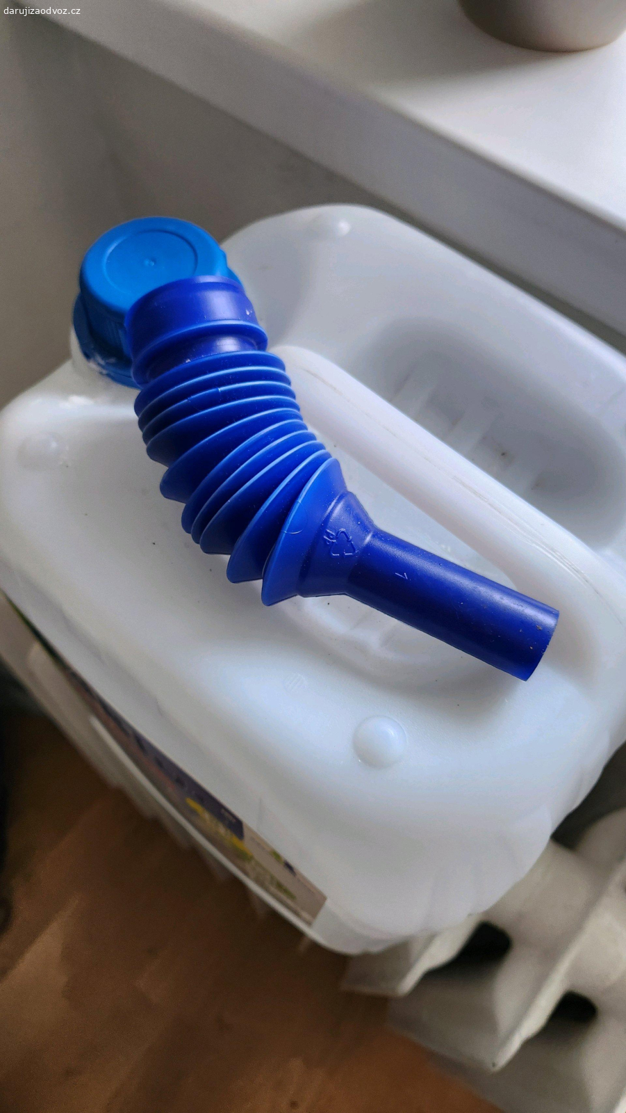 AdBlue. Kupováno na Alze, nakonec nepoužíváme/nepotřebuji. ráda daruji.