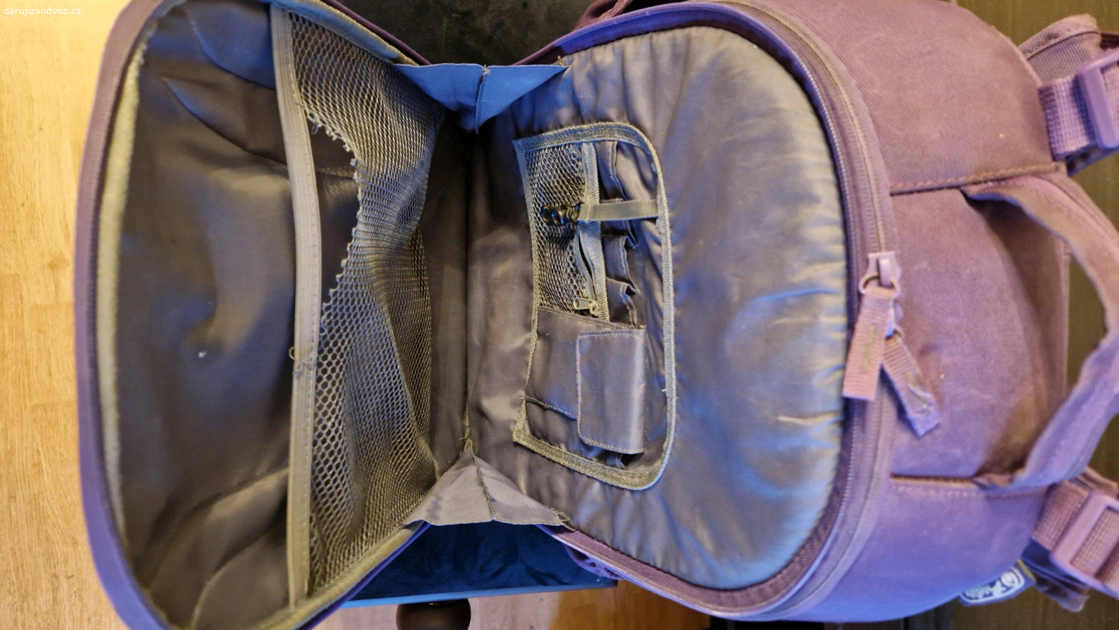 aktovka BeBag extral. aktovka 
extralehká, ergonomická
pouze osobně: Praha Chodov