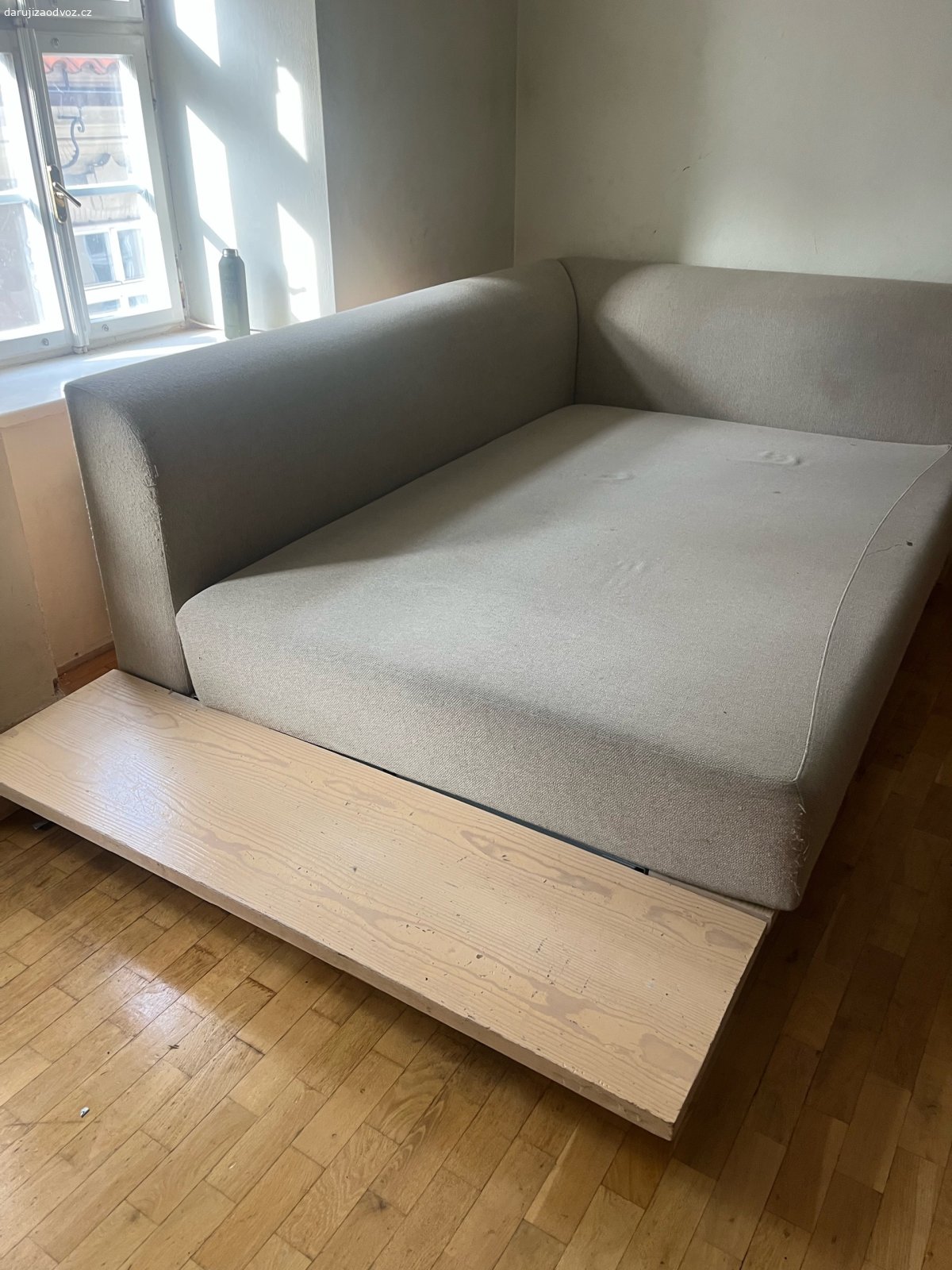 atipicka Sedacka. 260x160cm sedacka teska metalna konstrukce …Daruji za odvoz max to 14.09.