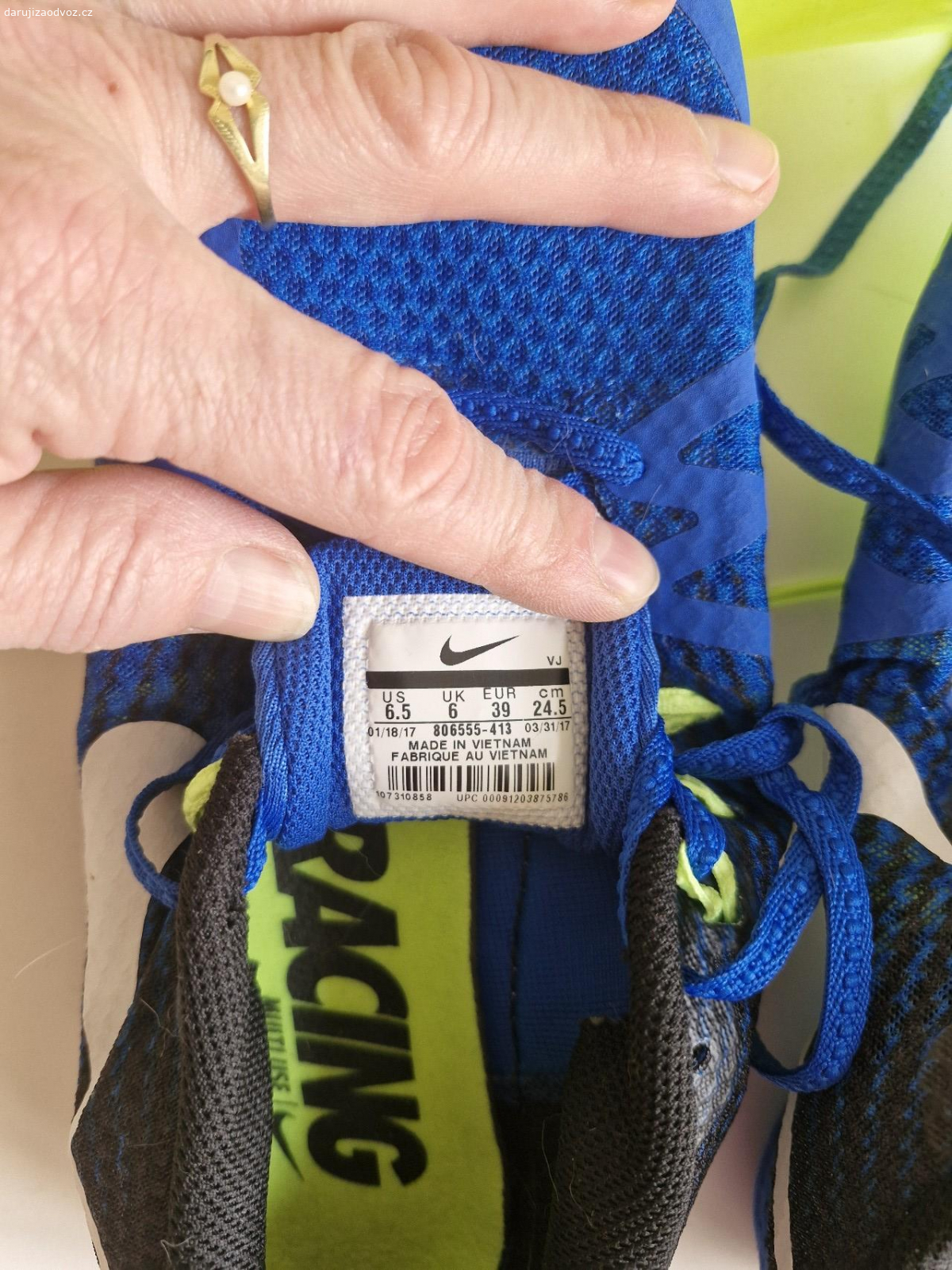 atletické tretry. Daruji tretry Nike téměř nove