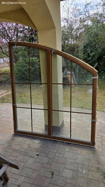 Atypické plastové okno