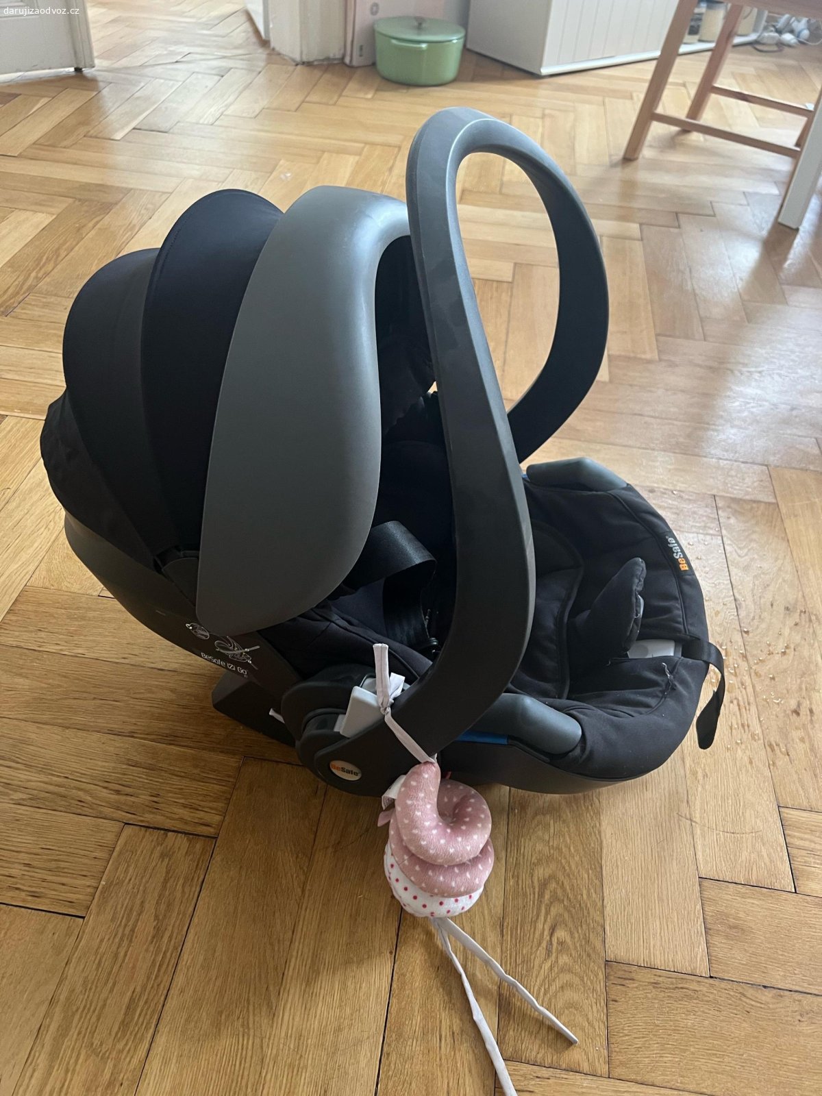 autosedacka BeSafe. daruji autosedacku, stara asi 5 let po 2 detech, ma isofix. Praha a okoli.