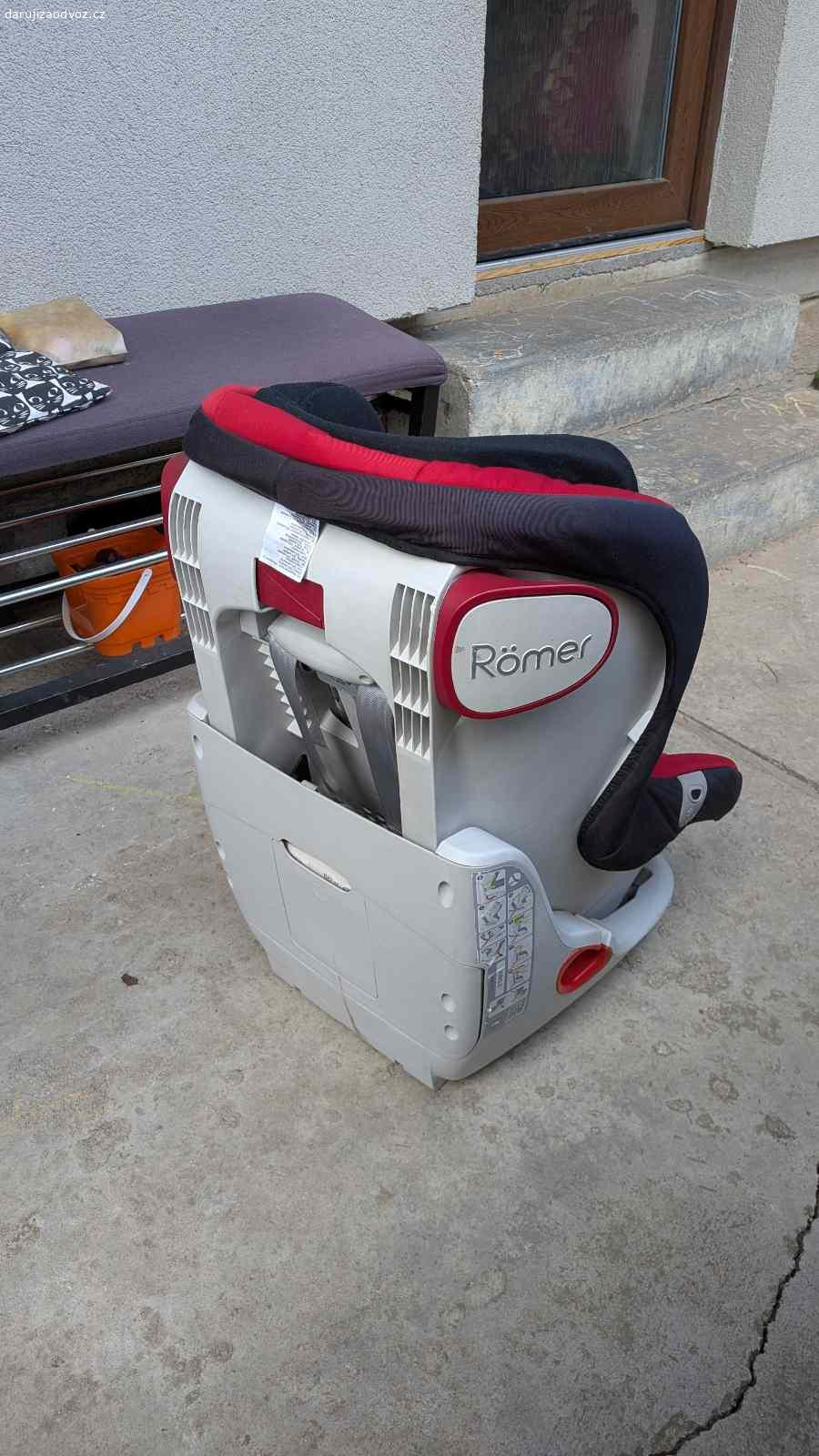 Autosedačka Britax-Römer King II. Autosedačka Britax-Römer King II. Po dvou dětech. Nalomený polystyren na opěrce hlavy (slepeno stříbrnou páskou, viz foto)