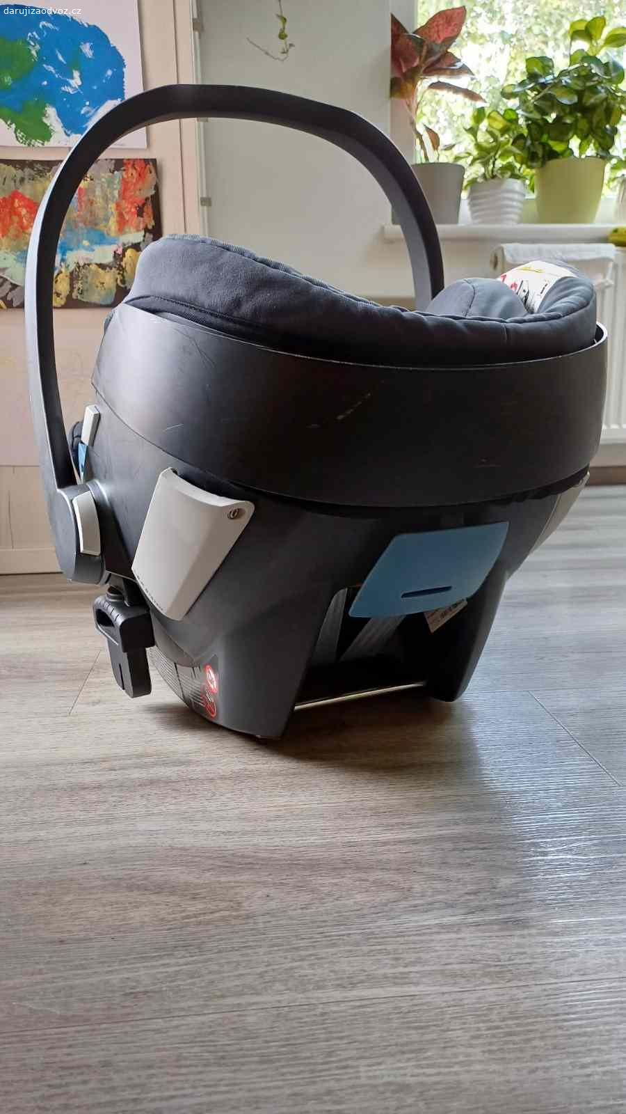 Autosedačka Cybex Atom 5. Daruji autosedacku. V dobrem stavu, akorat predni polystyren je prasknuty. Da se objednat novy.
Daruji za odvoz, nejake cerstve ovoce potesi, neni podminkou :)