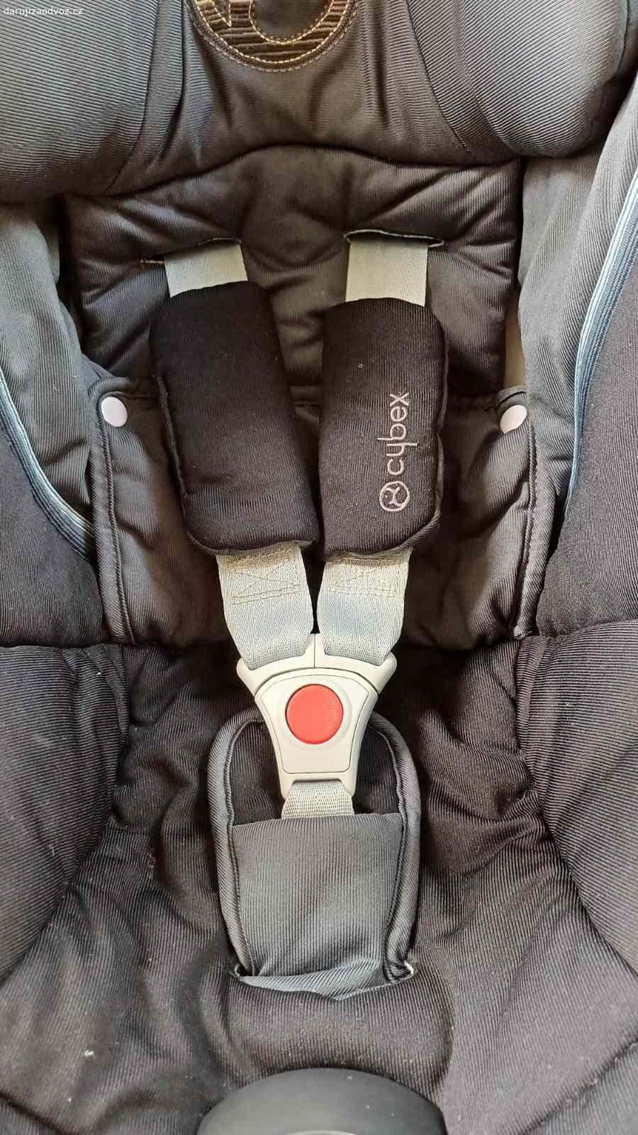 Autosedačka Cybex Atom 5. Daruji autosedacku. V dobrem stavu, akorat predni polystyren je prasknuty. Da se objednat novy.
Daruji za odvoz, nejake cerstve ovoce potesi, neni podminkou :)