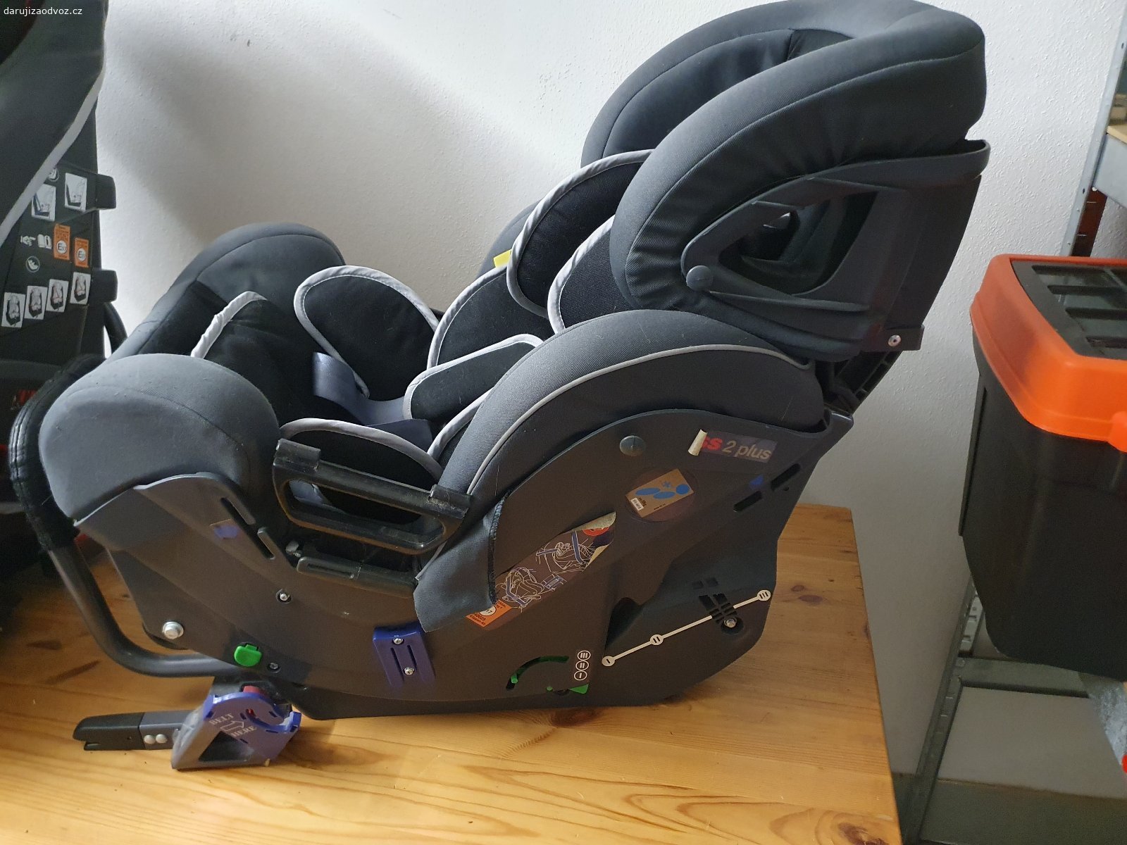 Autosedačka Klippan Kiss 2 Plus 0-18 kg. Vajíčko a sedačka až do 18 kg, ISOFIX základna.
Koupená v roce 2019, teď ležela roky v garáži. Potahy potřebují vyprat (jsou snímatelné a pratelné).

Vyklízím garáž, k vyzvednutí nejpozději v sobotu 31. 10.