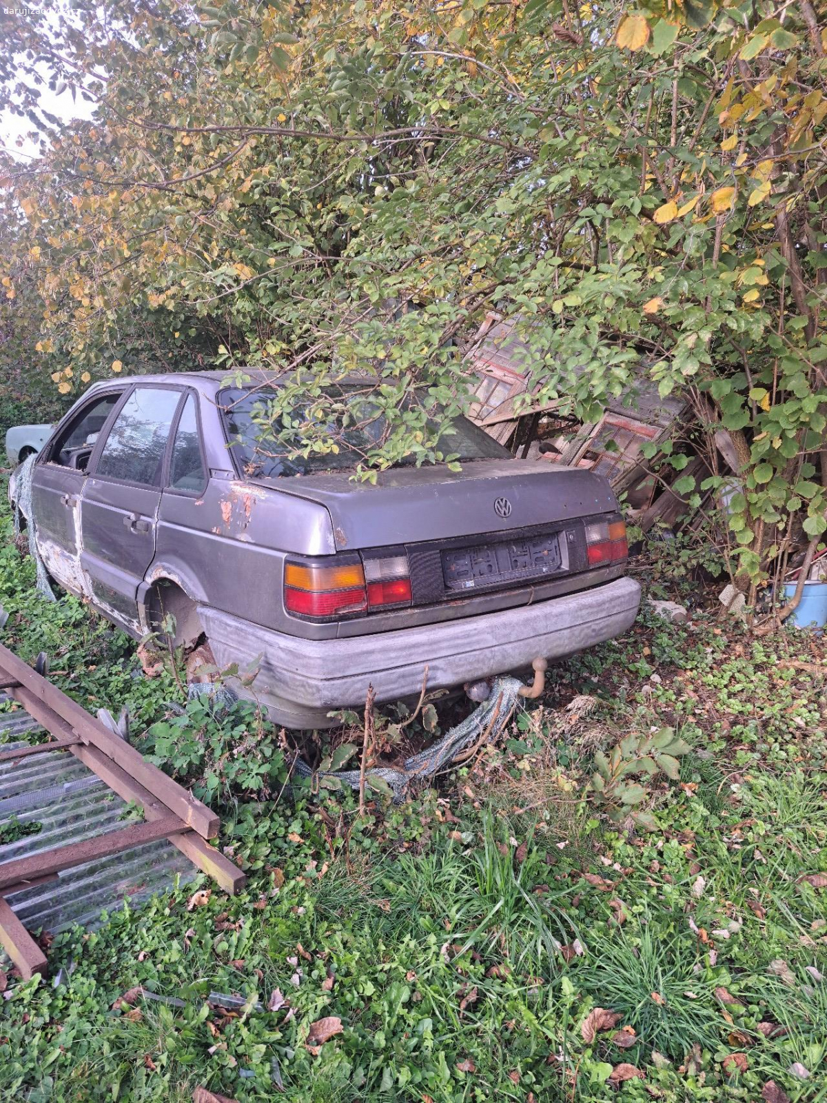 autovraky za vlastní odvoz!!!. dobrý den daruji autovraky vozů Škoda 120, Volkswagen Passat,  seat Ibiza s motorem Porsche system 

autovraky daruji ale pouze za vlastní odvoz!!!