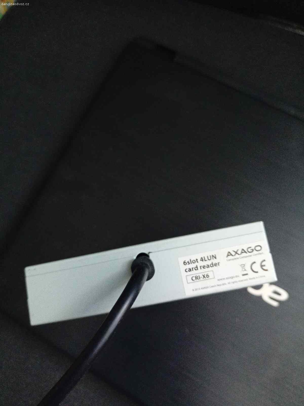 Axago - interní USB čtečka karet. Daruji interní čtečku Axago. Vše až na USB port funkční. Vyměnil jsem za jinou čtečku která ladí se skříní. Pouze osobní předání
