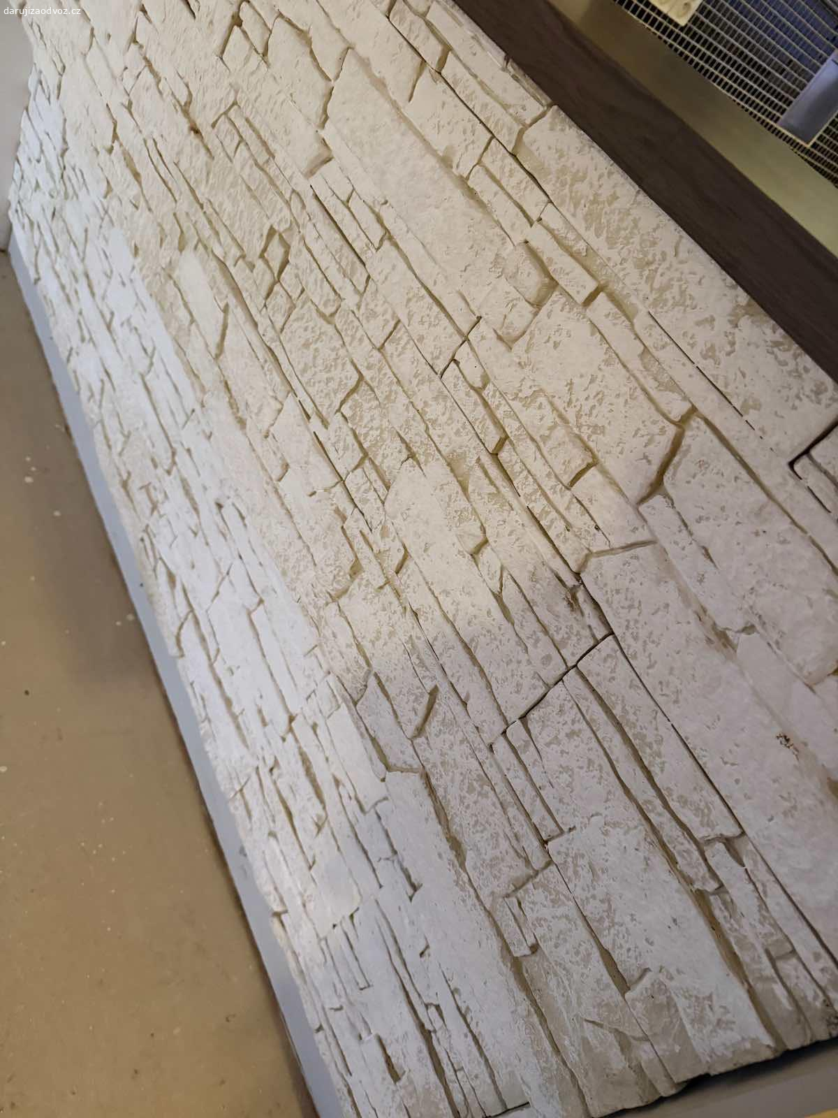 Bar. Dariju za odvoz (pomuzeme s demontáží) bar, ktery ma i pripojeni k elektřině.

Místo odběru Jenštejn. 
Ještě doplním rozměry.