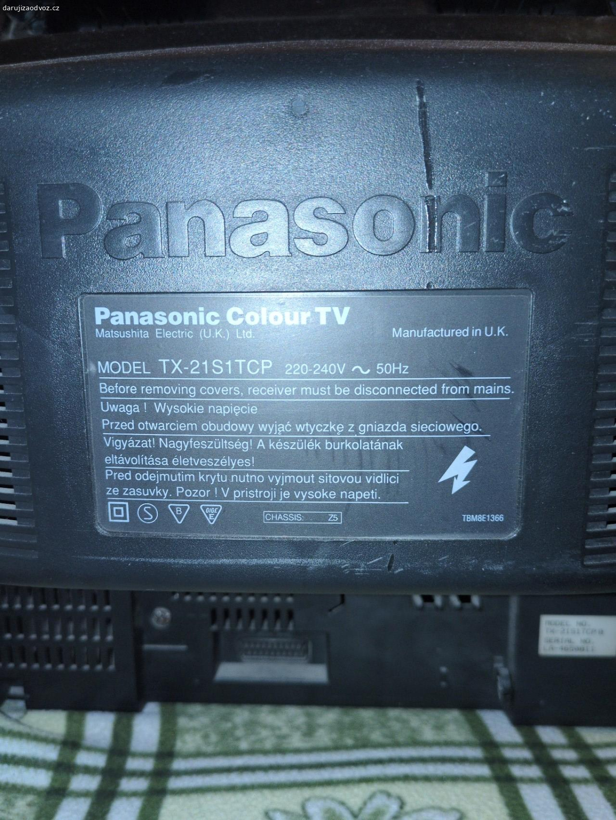 Barevná televize, plně funkční. Panasonic TX-21S1TCP s dálkovým ovladačem, vstupy na anténu, SCART a composite A+V, set to box chybí. Rozměry: 50cm x 45cm x 50cm.