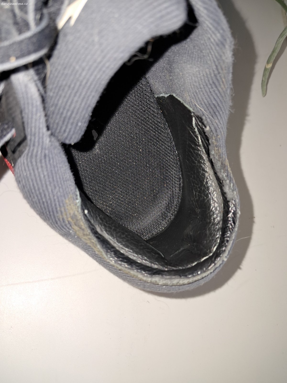 Běžecké boty vel. 42 (s opravenou patou). Mizuno wave ultima 11 - Pata je vyspravená kůží, může být proto nepatrně těsnější, jinak bez poškození, pouze mírné opotřebení