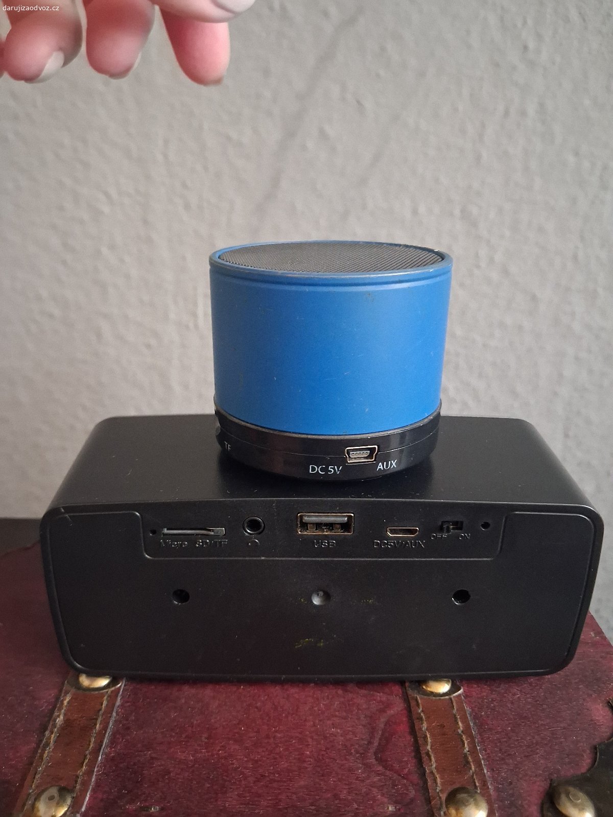 Bluetooth repráčky. Daruji za odvoz dva starší reproduktory.