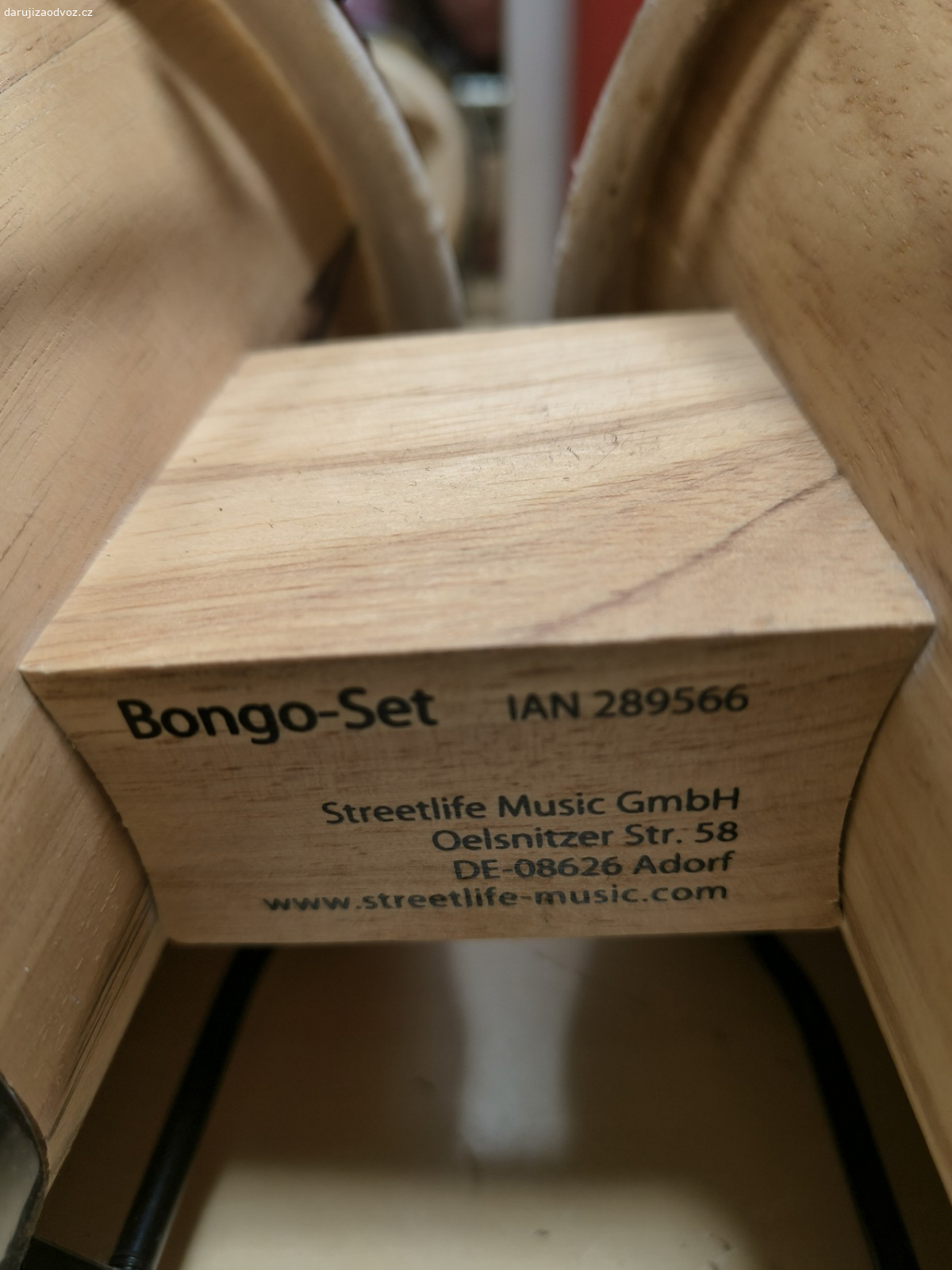 bongo set. jeden je v pořádku, trochu pokresleny pastelkou. druhy děravý, ale snad někdo zvladne opravit?