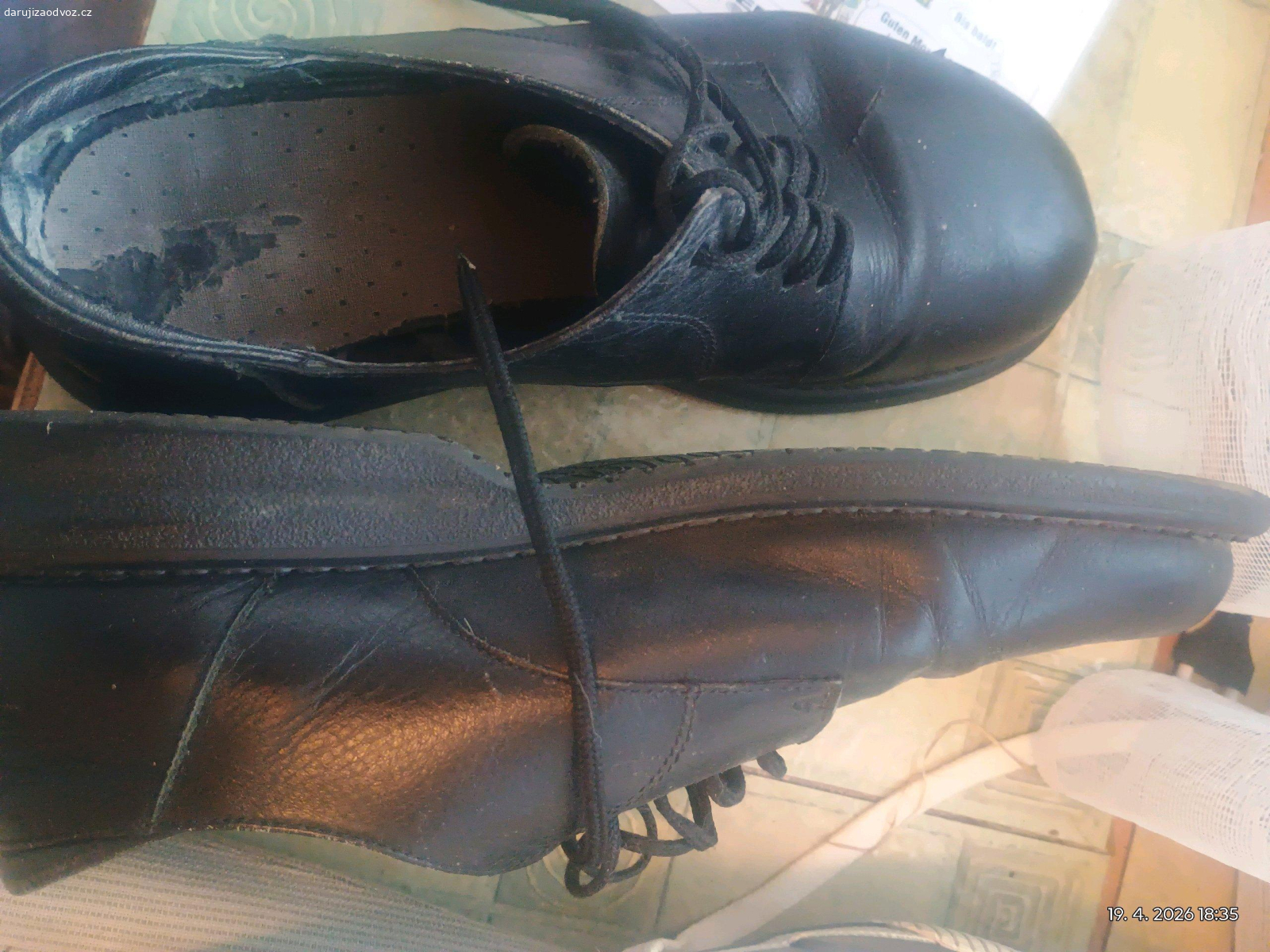 boty. boty pánské, černé dámské 39,
bílé tenisky 43
tenisky modré 40
sandály Rieker 40