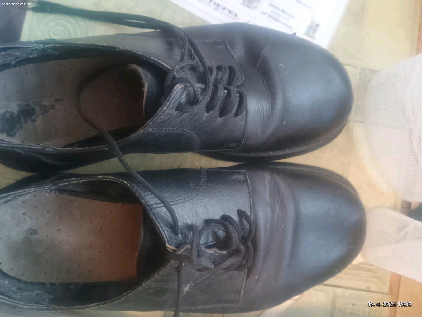 boty. boty pánské, černé dámské 39,
bílé tenisky 43
tenisky modré 40
sandály Rieker 40