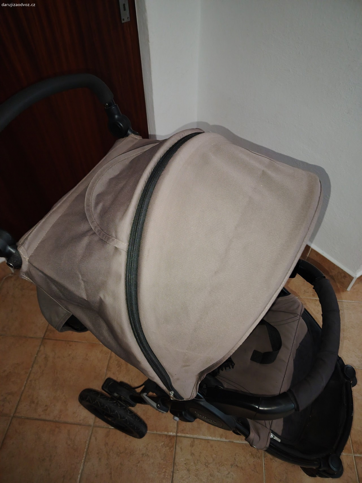 Britax B-Motion. Daruji za osobní odvoz kočárek.. Má toho dost za sebou ale ještě poslouží. Pouze osobní odběr.