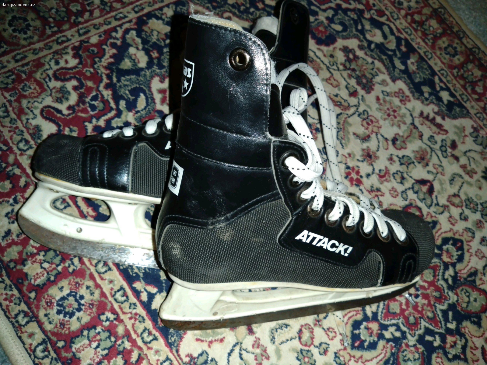 brusle chlapecké šněrovací 230mm. chlapecké šněrovací brusle, plně funkční, lehce zrezle noze -viz foto. Předání Českomoravská, ovoce potěší.