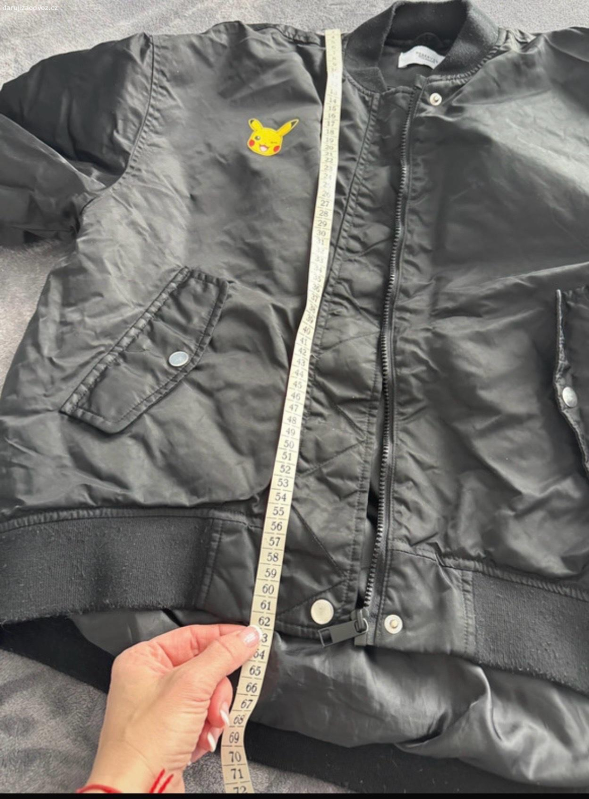 Bunda - bomber Pokémon 158. Nošena sezónu. 
zásilkovna 120,- 
pokud se dohodneme na osobním předání, poprosím si o velkou Colu Zero ??