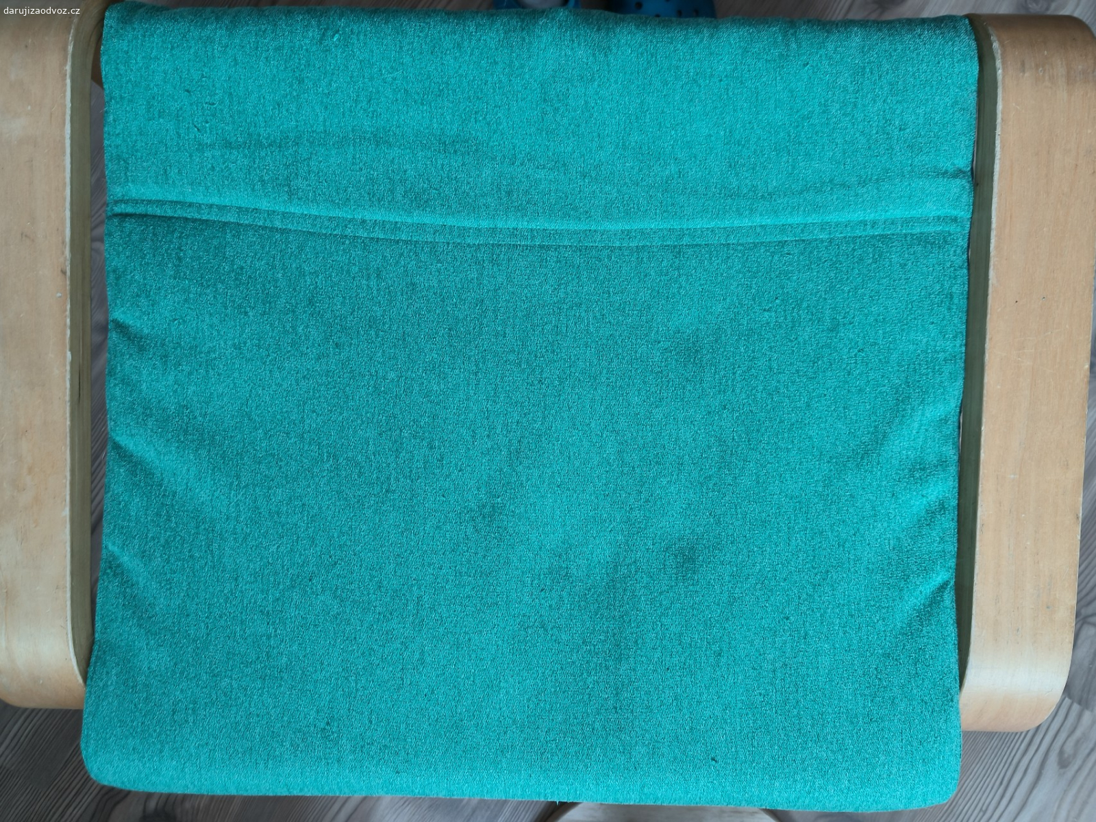 čalounění Ikea Poang. zelené čalounění křesla a podnožky IKEA Poang. potah je snímatelný, nutno vyprat. Bez křesla;) Čelákovice