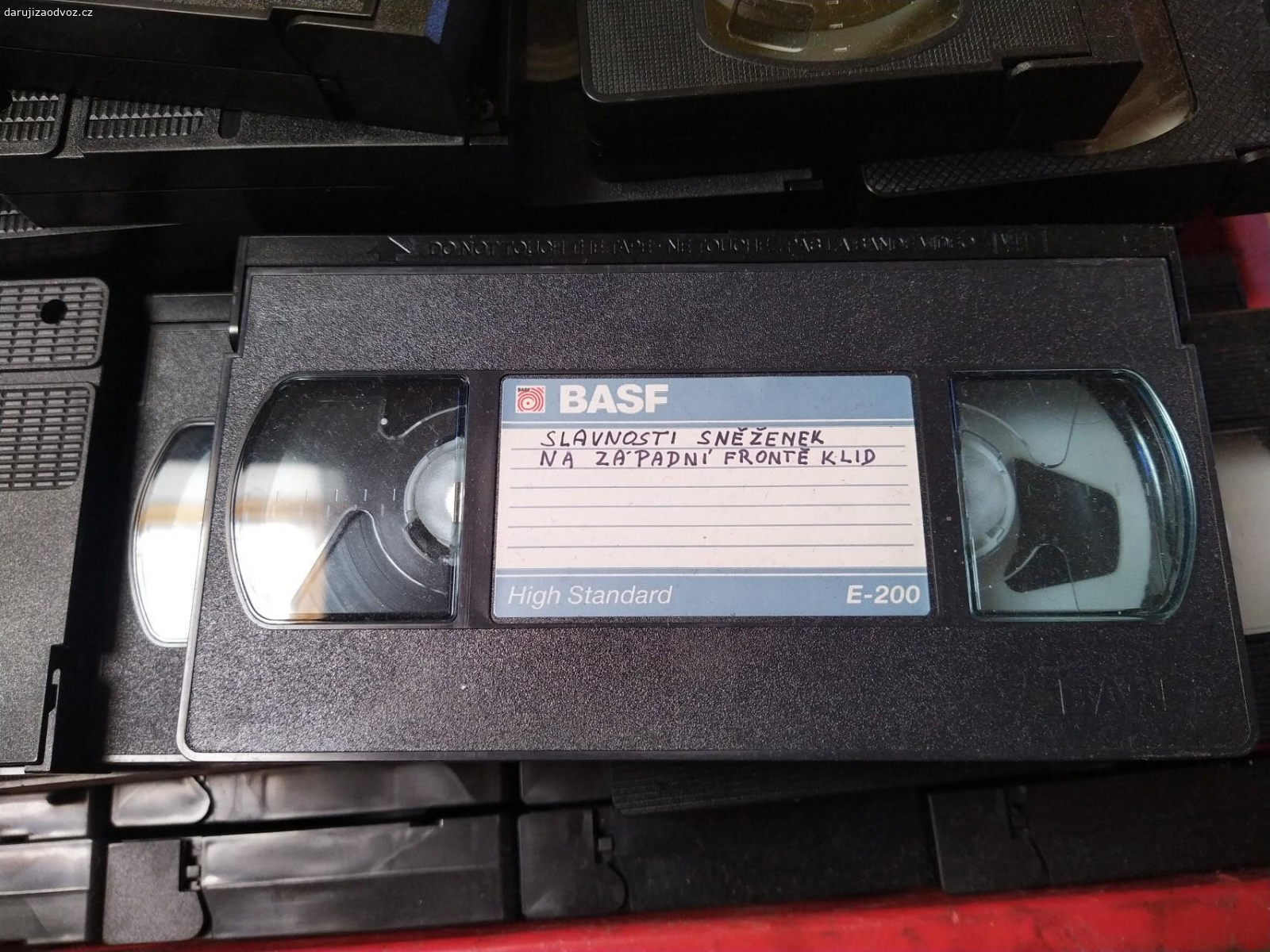 daruji cca 200 VHS. daruji cca 200 VHS domácí nahrávky, všechno možné.
Pouze osobní převzetí Říčany u Prahy, překáží mi to, je mi líto to vyhodit