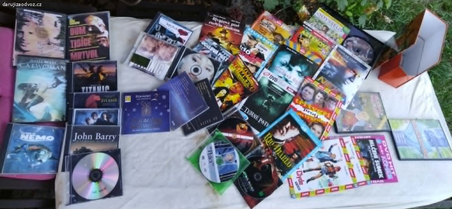Cca 30 originálních DVD/CD