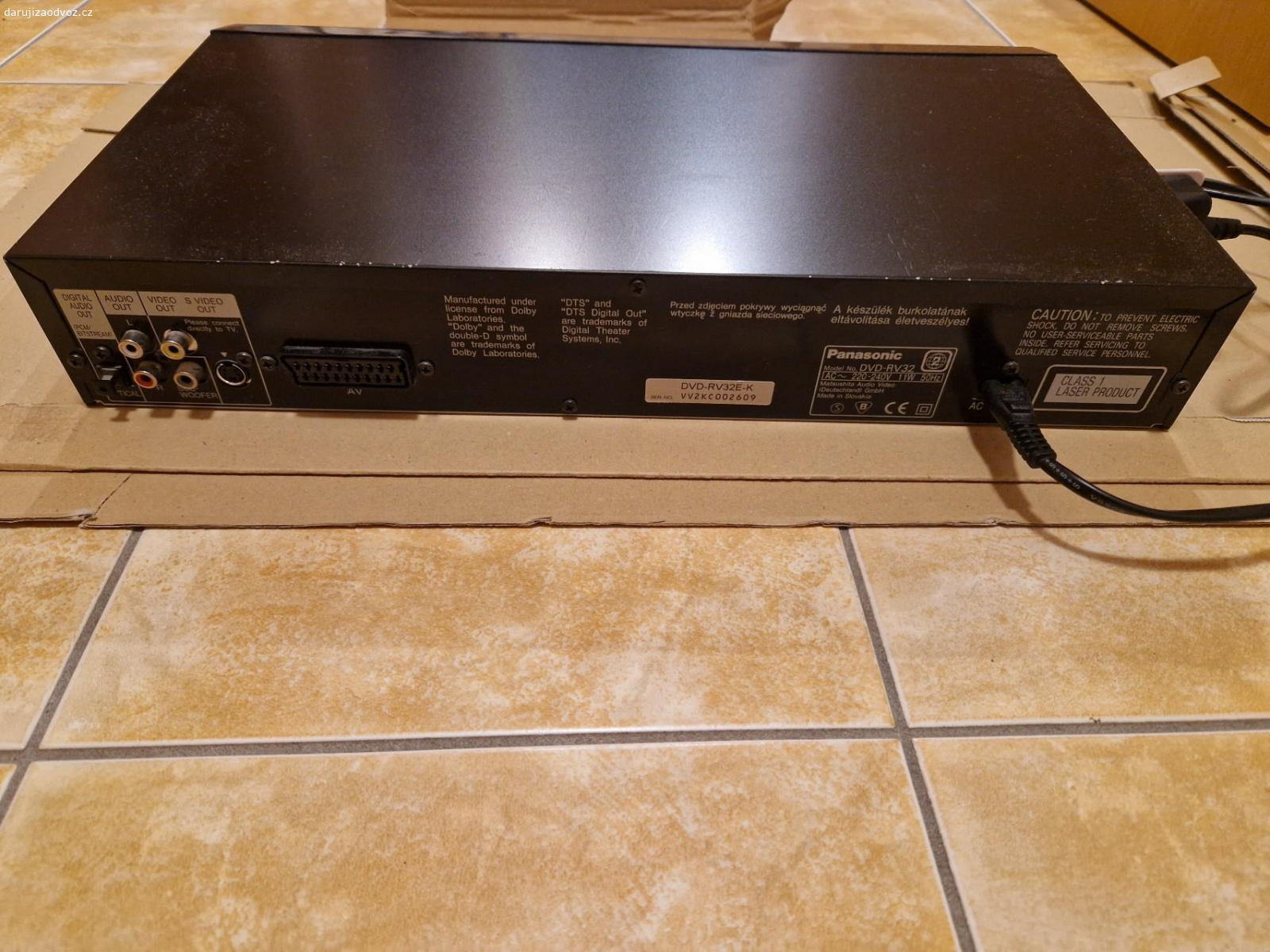CD/DVD prehravac Panasonic. Daruji plne funkcni CD/DVD prehravac bez dalkoveho ovladani. Pouze osobni predani. Nezasilam.