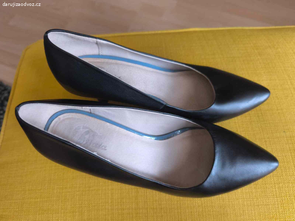 Černé kožené lodičky vel. 40