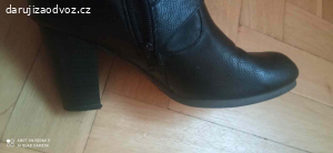 Černé koženkové kozačky vel.39