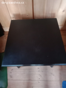 Černý stolek