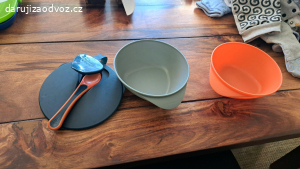 cestovní stohovatelné misky se lžící