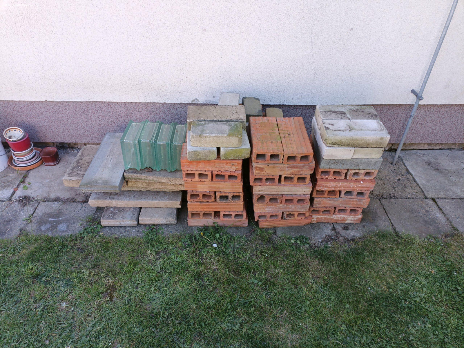 Cihli obrubníky luxfery. Daruji za odvoz