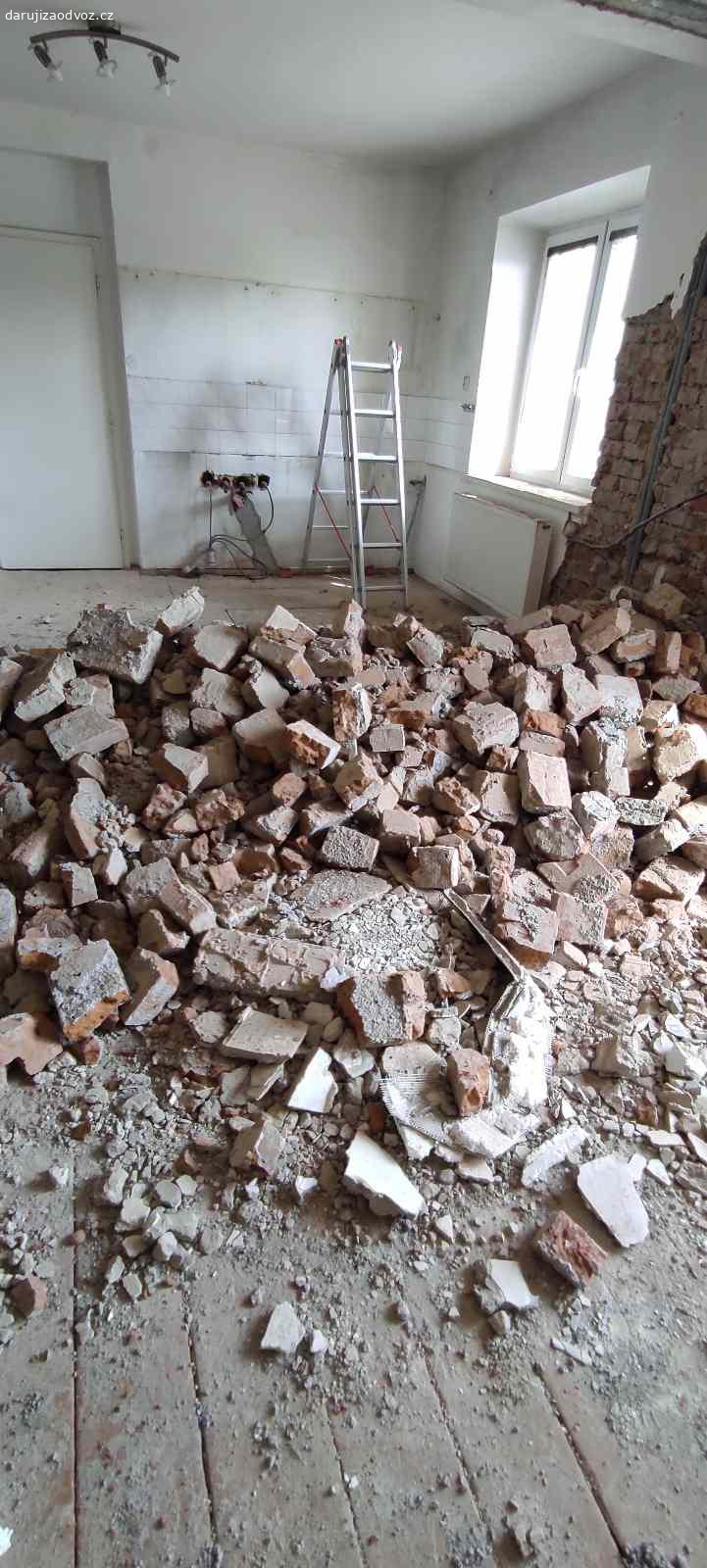 cihly z bouračky. Daruji cihly z bouračky za odvoz. Spěchá.